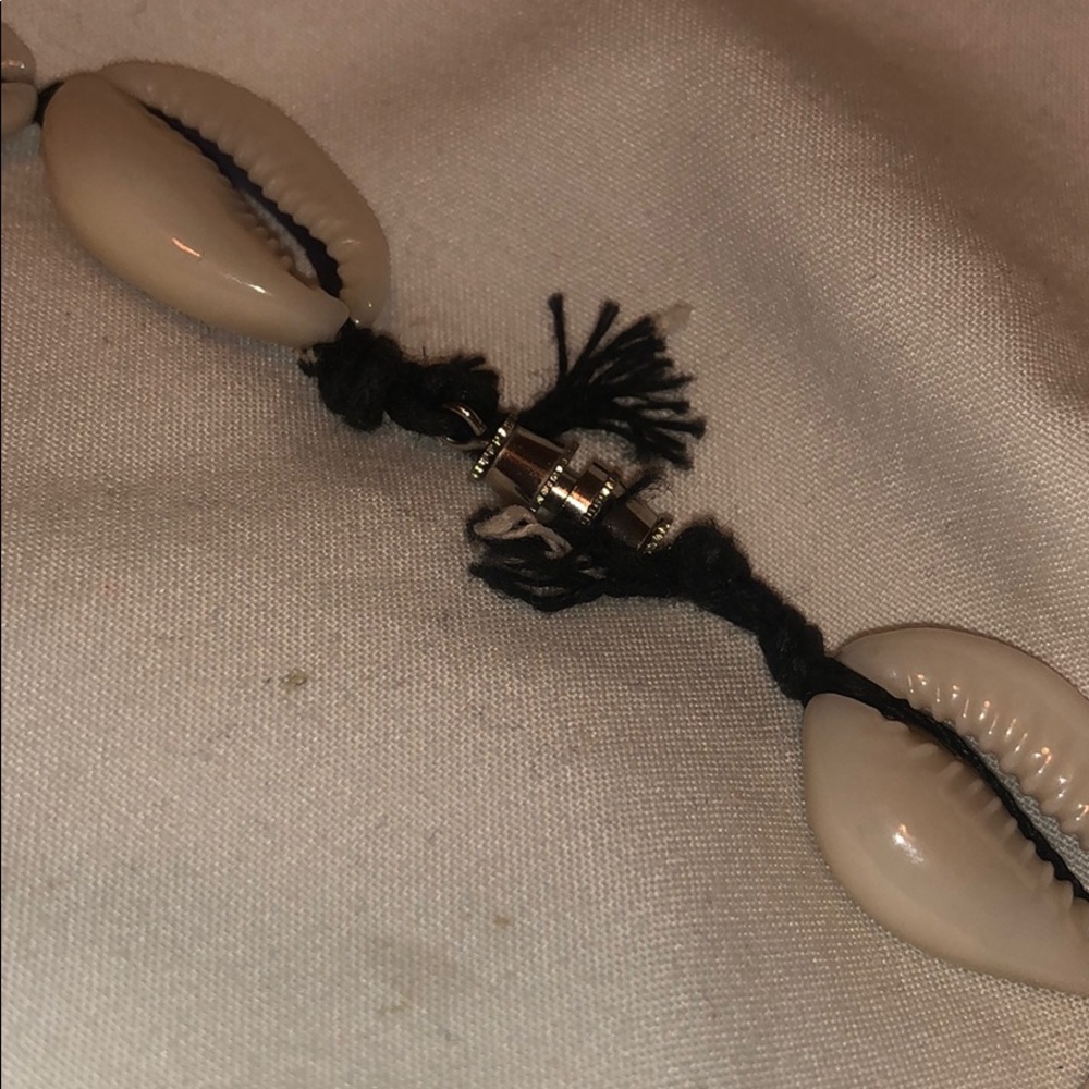 Shell Necklace - Picture 3 of 3